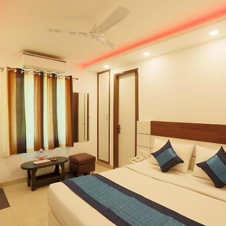 Hotel Ark Wood New Delhi Buitenkant foto