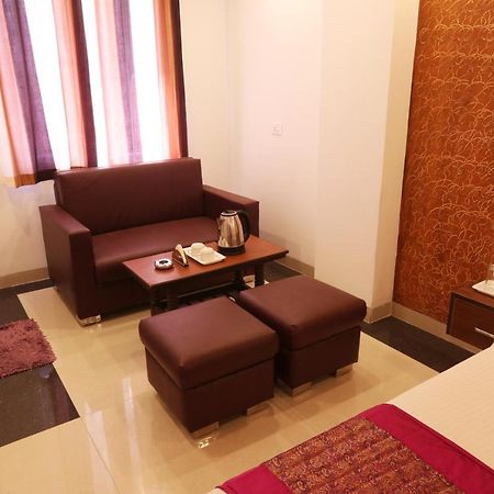 Hotel Ark Wood New Delhi Buitenkant foto