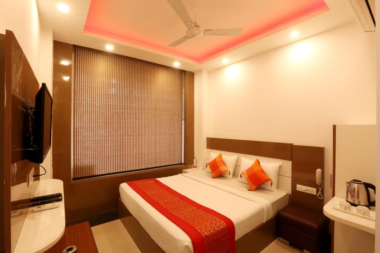 Hotel Ark Wood New Delhi Buitenkant foto
