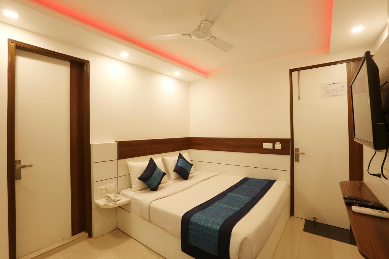 Hotel Ark Wood New Delhi Buitenkant foto