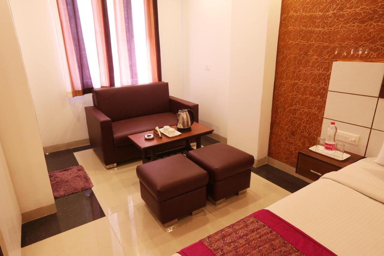 Hotel Ark Wood New Delhi Buitenkant foto