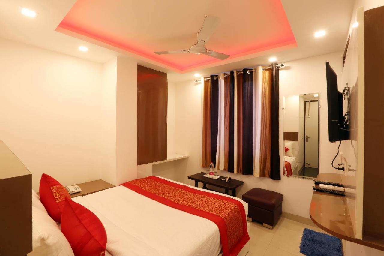 Hotel Ark Wood New Delhi Buitenkant foto