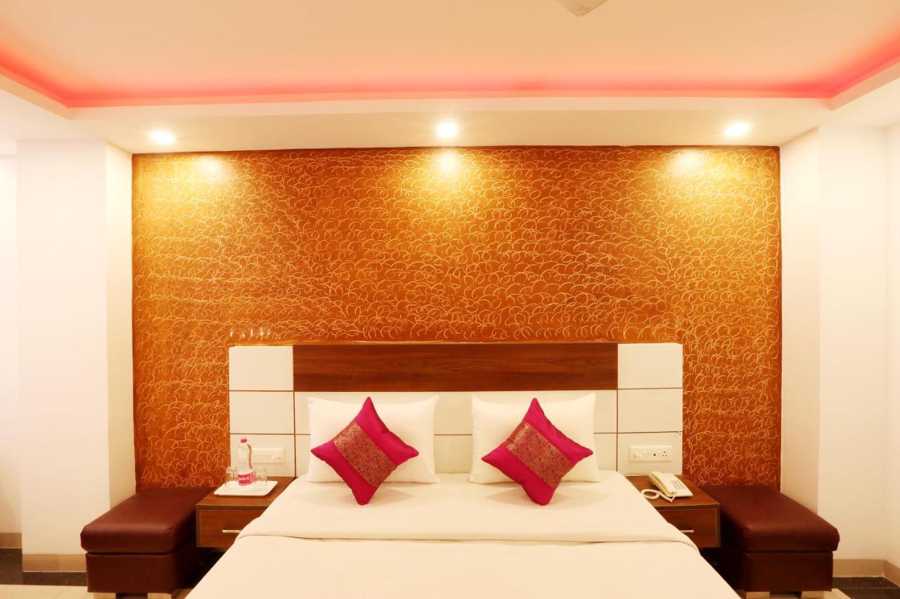 Hotel Ark Wood New Delhi Buitenkant foto