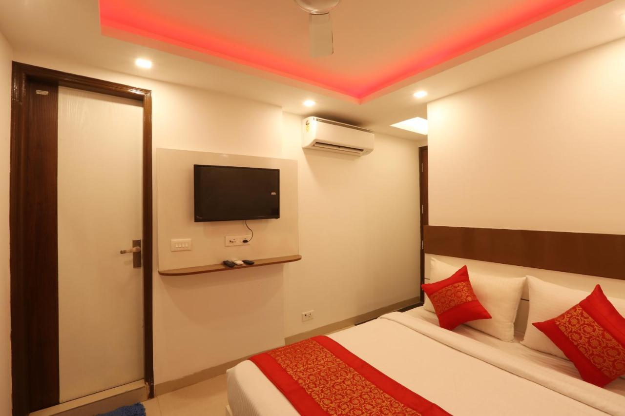 Hotel Ark Wood New Delhi Buitenkant foto