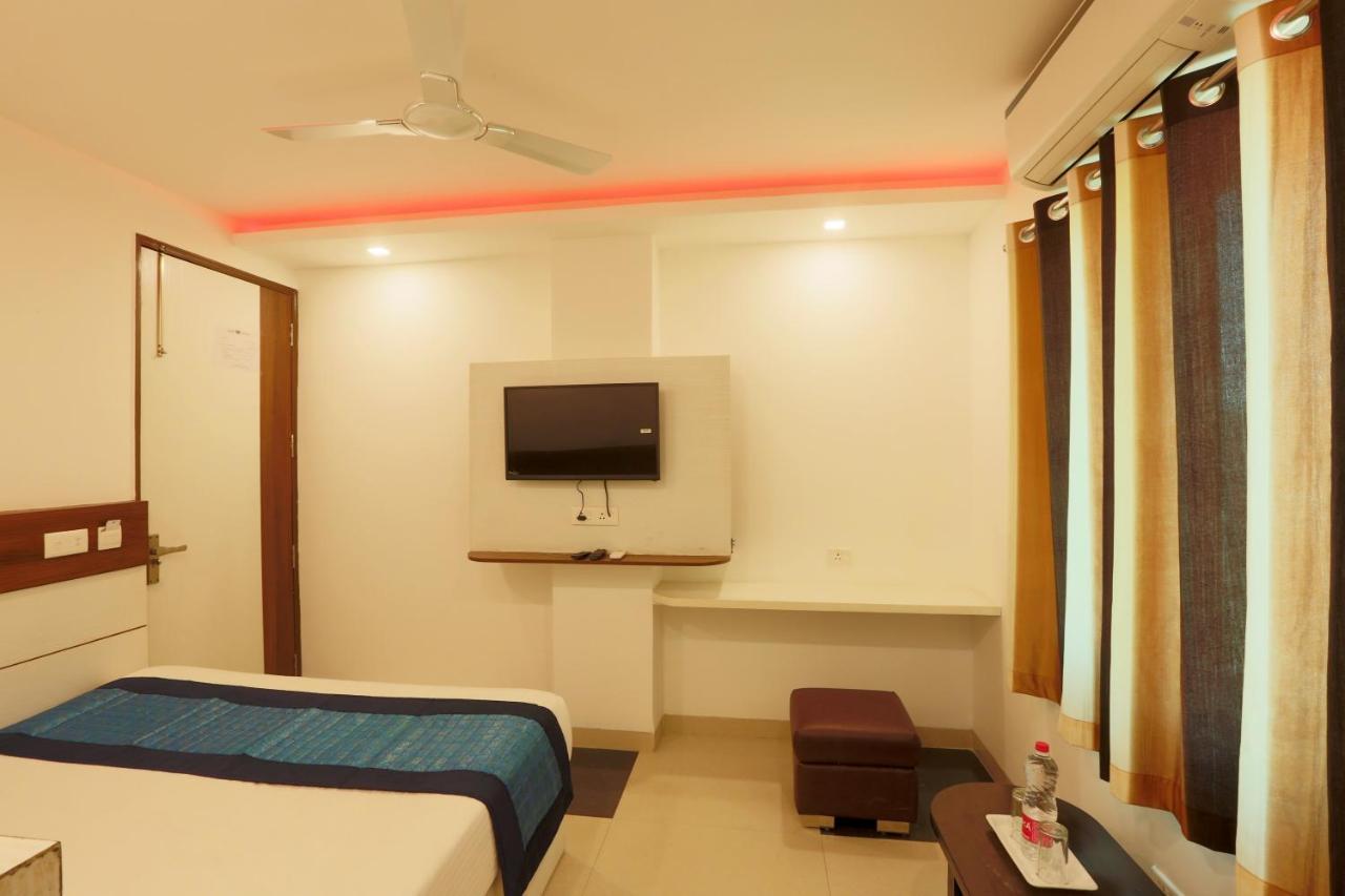 Hotel Ark Wood New Delhi Buitenkant foto